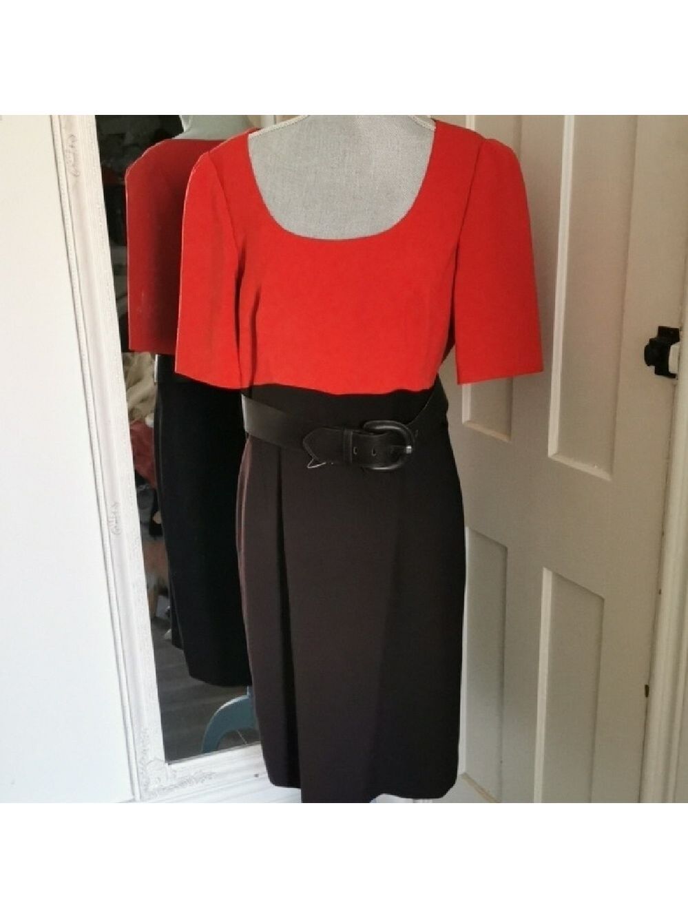 NWOT Tahari Arthur S.Levin colorblock  dress with belt. Size 10. Businesschic